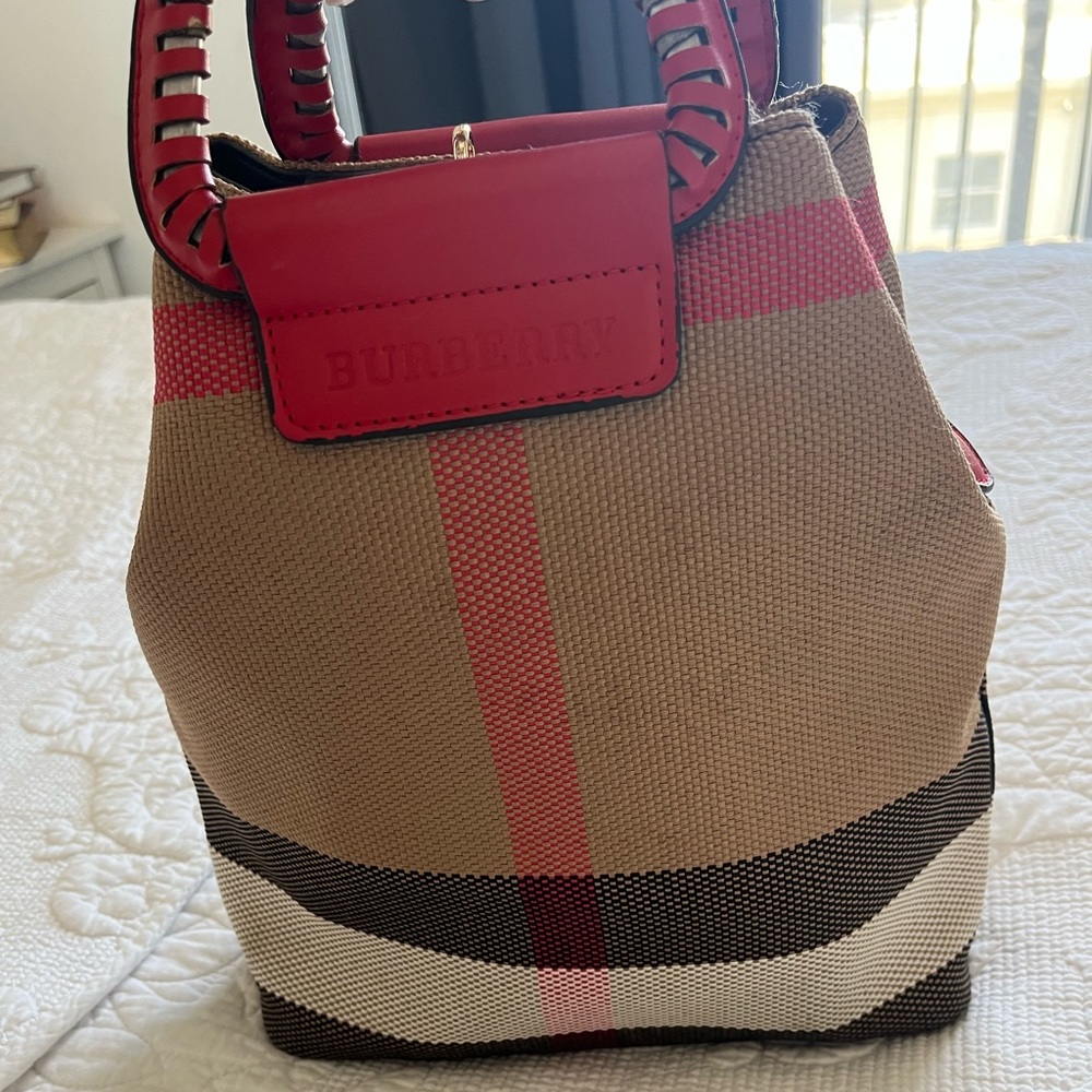 Burberry bag (not orig.)